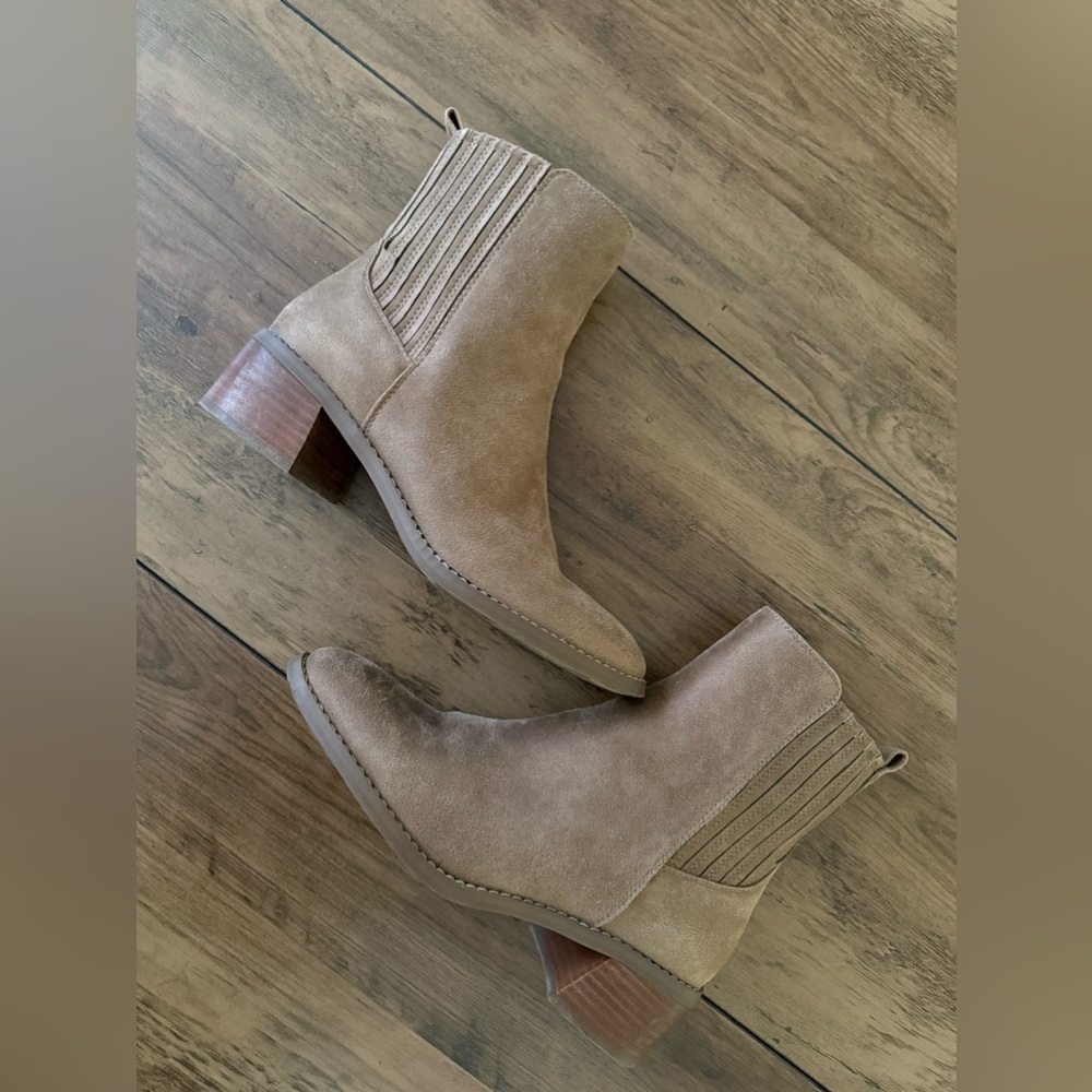 DV Dolce Vita Booties - Picture 3 of 4